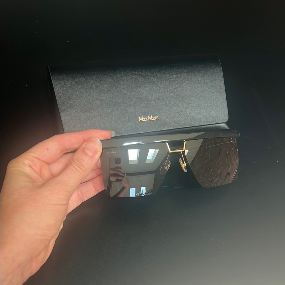 MaxMara Elegant Black Sunglasses